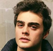 Cine este și câți ani are Yiğit Koçak, chipeșul actor care interpretează rolul Ömer în noul serialul turcesc, Totul pentru familia mea! Telespectatorii îl cunosc din producția Dragoste și secrete!